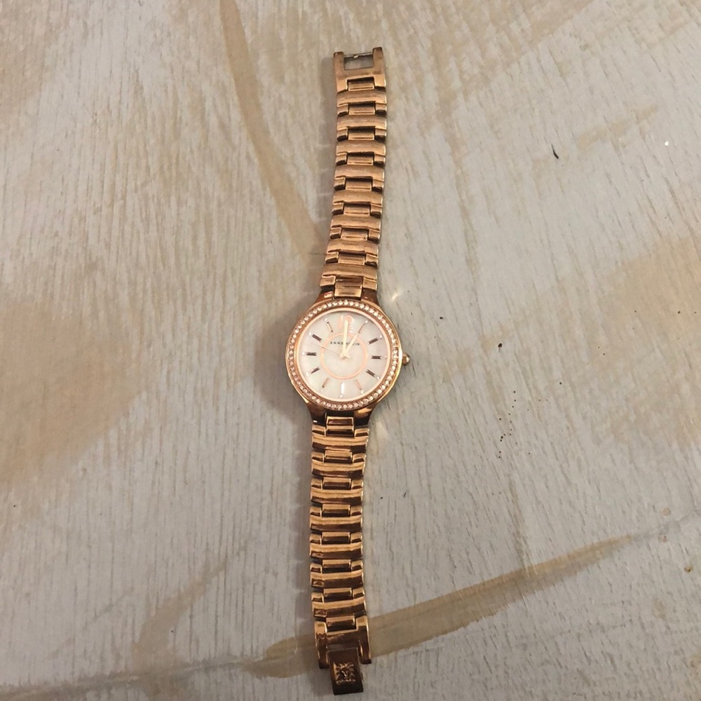 Women’s Fashion watch.